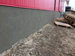 A parge coat, concrete or masonry, Pargeting, Parging foundation walls, plaster, Plasterwork, pargetting, home's foundation walls. It is applied to both poured-concrete and concrete-block foundations plastering 